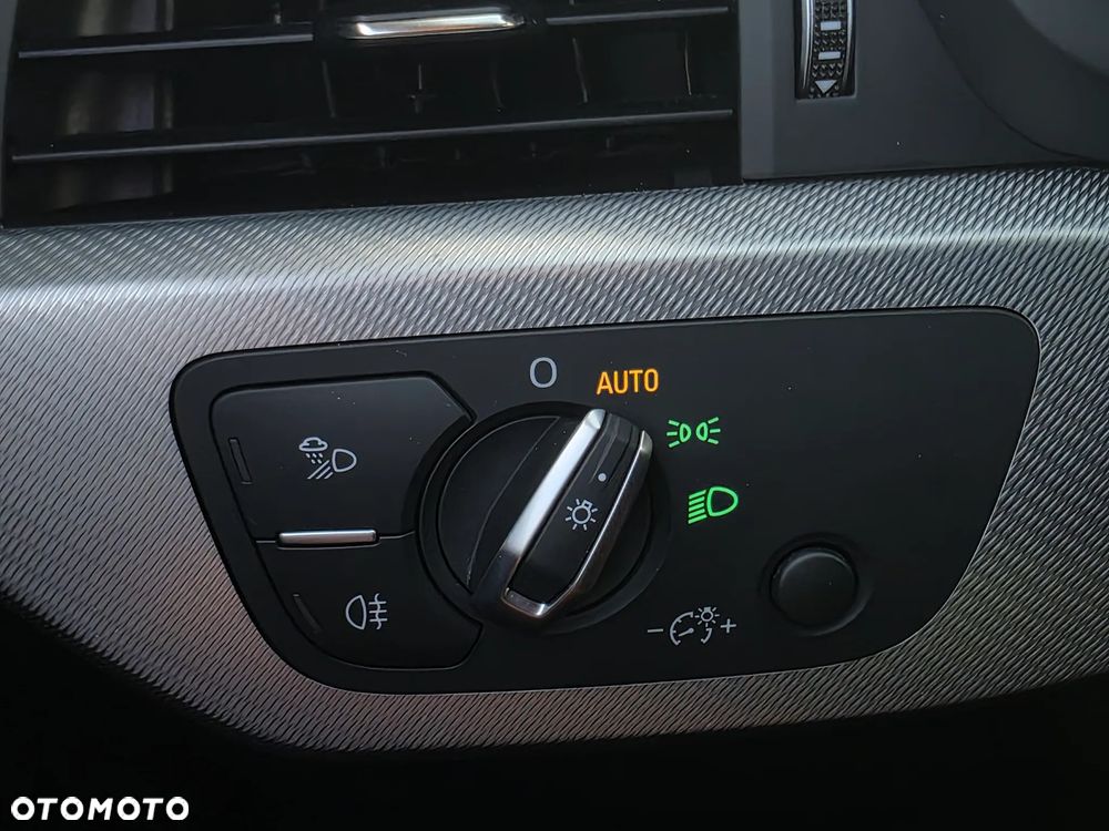 Audi A4 Avant 40 TFSI S tronic design - 28