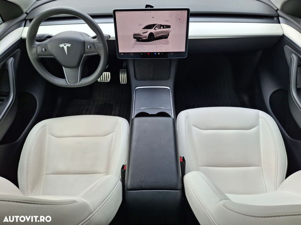 Tesla Model Y Performance Dual Motor AWD - 16