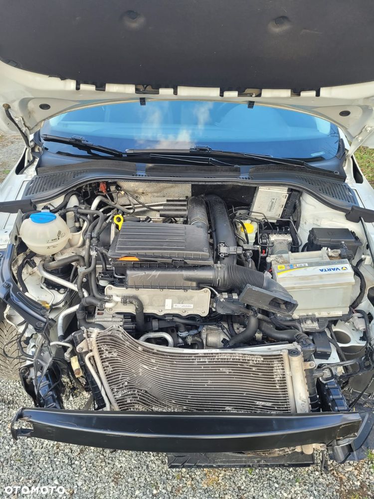 Skoda RAPID 1.2 TSI (Green tec) Cool Edition Red & Grey - 7