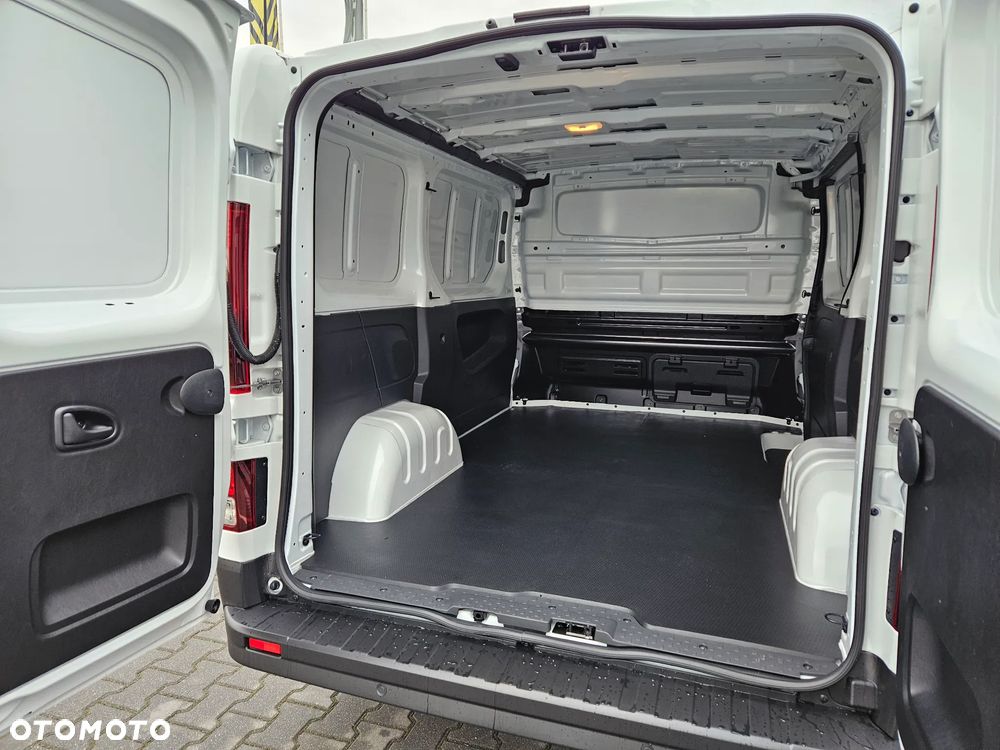 Renault Trafic L1H1 2.0dCi 130 KM - 11