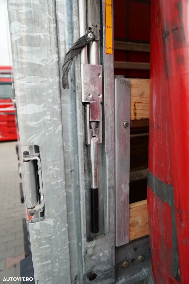 Schmitz Cargobull CORTINĂ / MEGA / PLATĂ JOSĂ / CAMION DIN OȚEL - 9 M / ACOPERIȘ CULISANT / AXĂ CULISANTĂ - 14