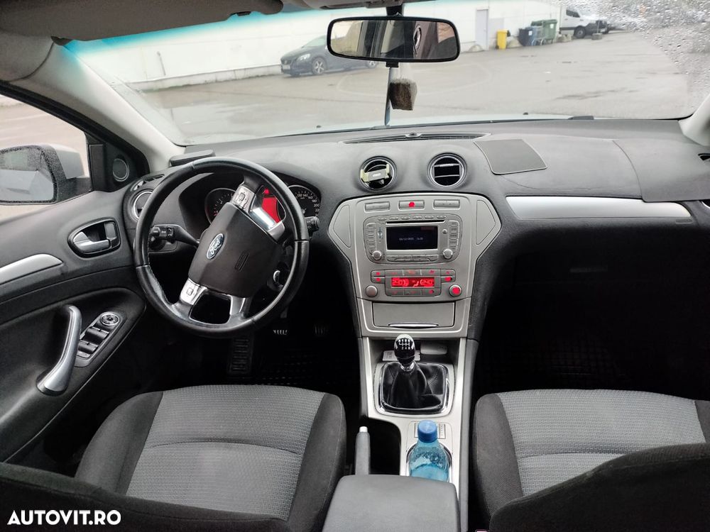 Ford Mondeo 2.0 TDCi Ghia - 10