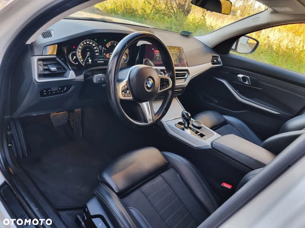 BMW Seria 3 320d Sport Line - 12