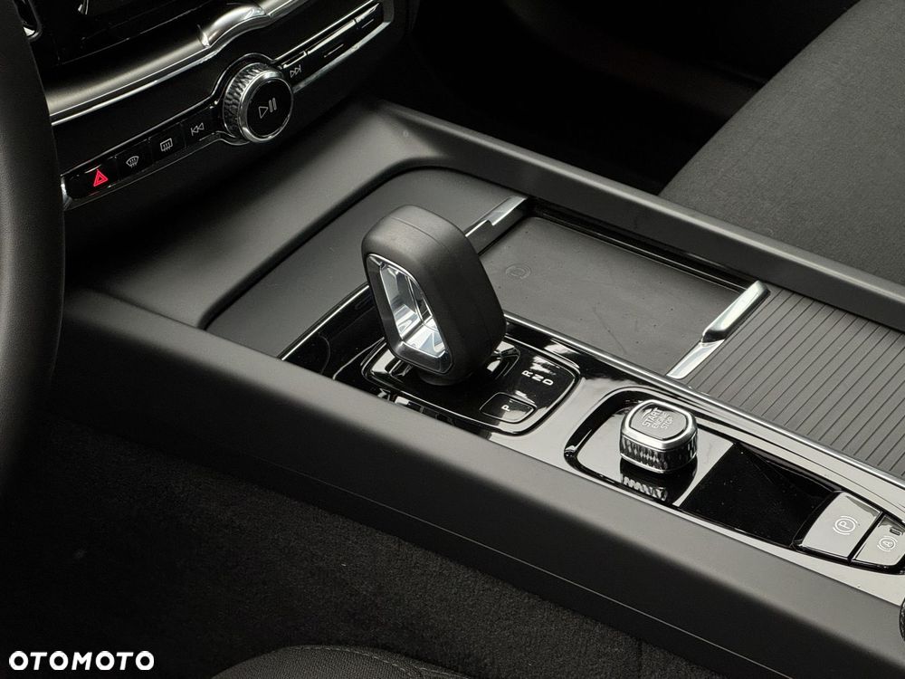 Volvo XC 60 B4 B Momentum Pro - 12