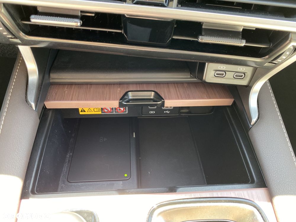 Lexus RX 450h+ Omotenashi - 21