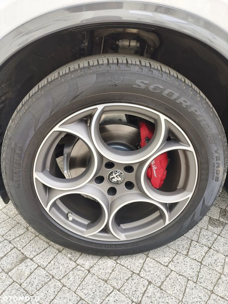 Alfa Romeo Stelvio 2.0 Turbo 16V AT8-Q4 Ti - 6