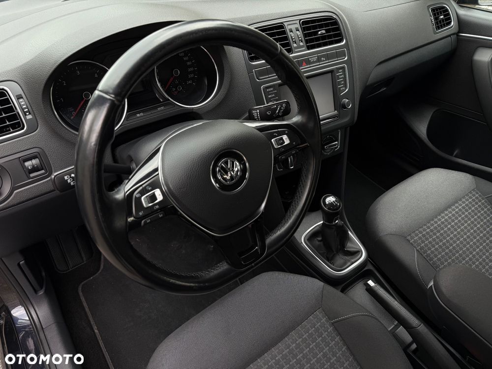 Volkswagen Polo 1.4 TDI (Blue Motion Technology) Comfortline - 26