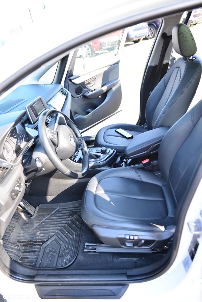 BMW Seria 2 218d - 9