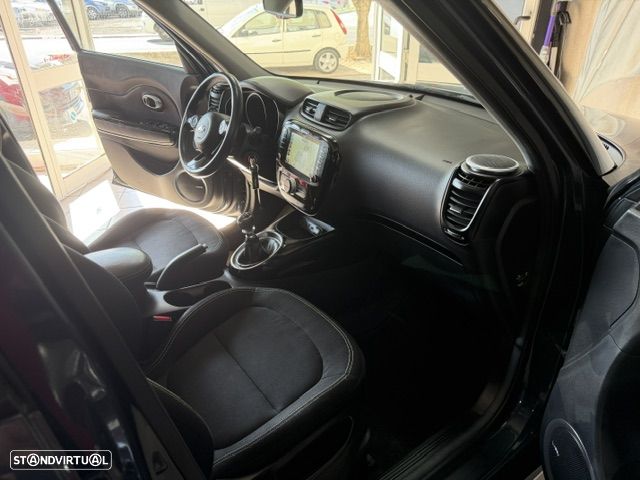 Kia Soul 1.6 CRDi TX - 23