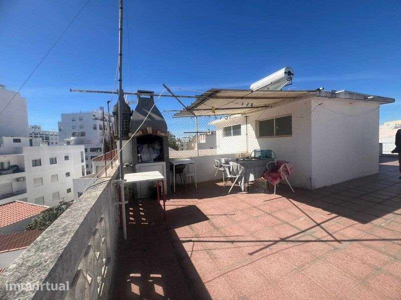 Vende-se Prédio com 2 andares a 350 m da praia - Grande imagem: 2/10