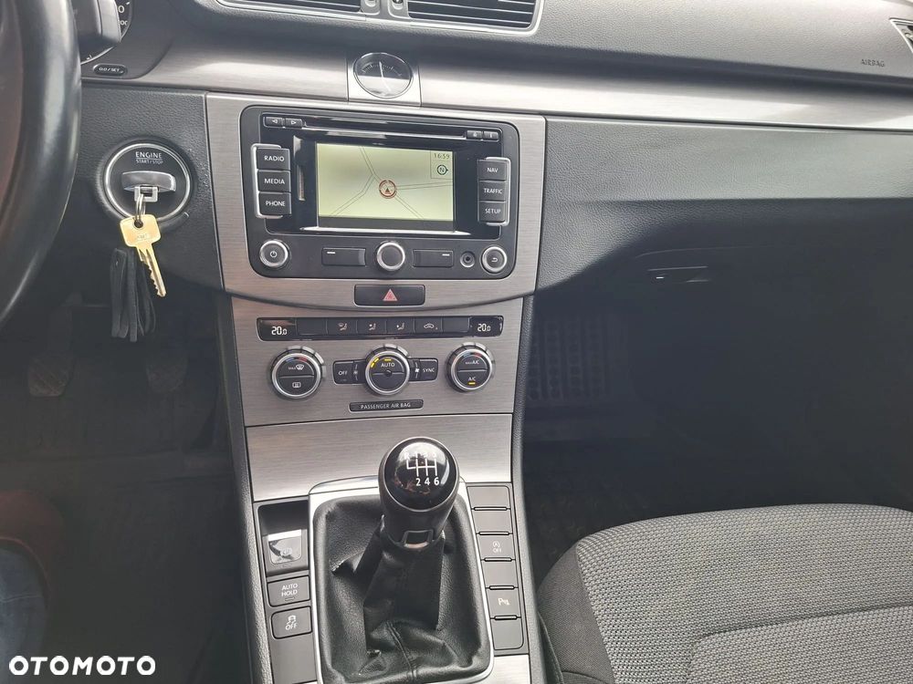 Volkswagen Passat 1.6 TDI BlueMotion Technology Highline - 14