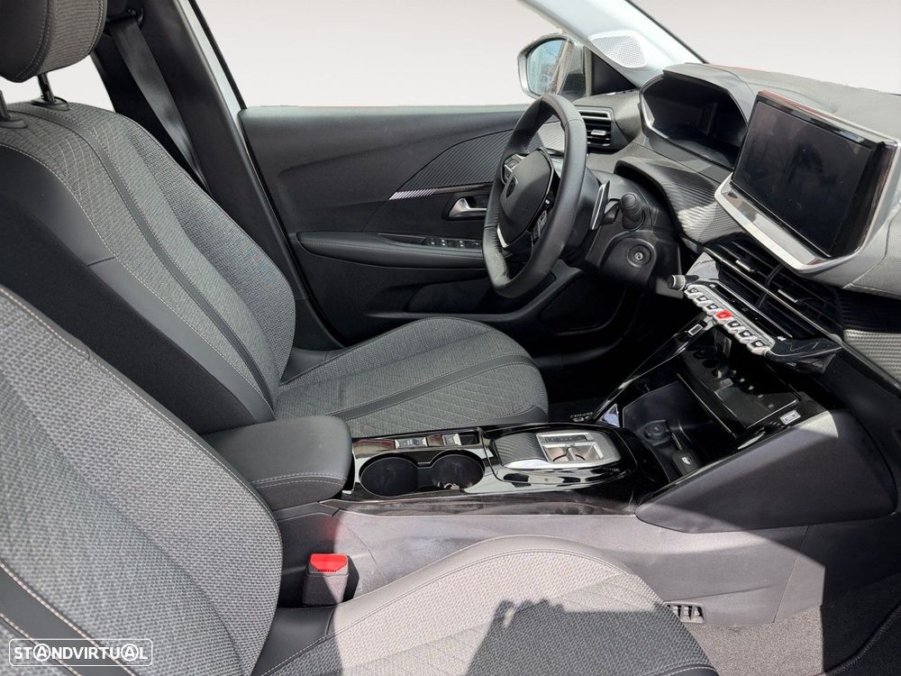 Peugeot 208 - 15
