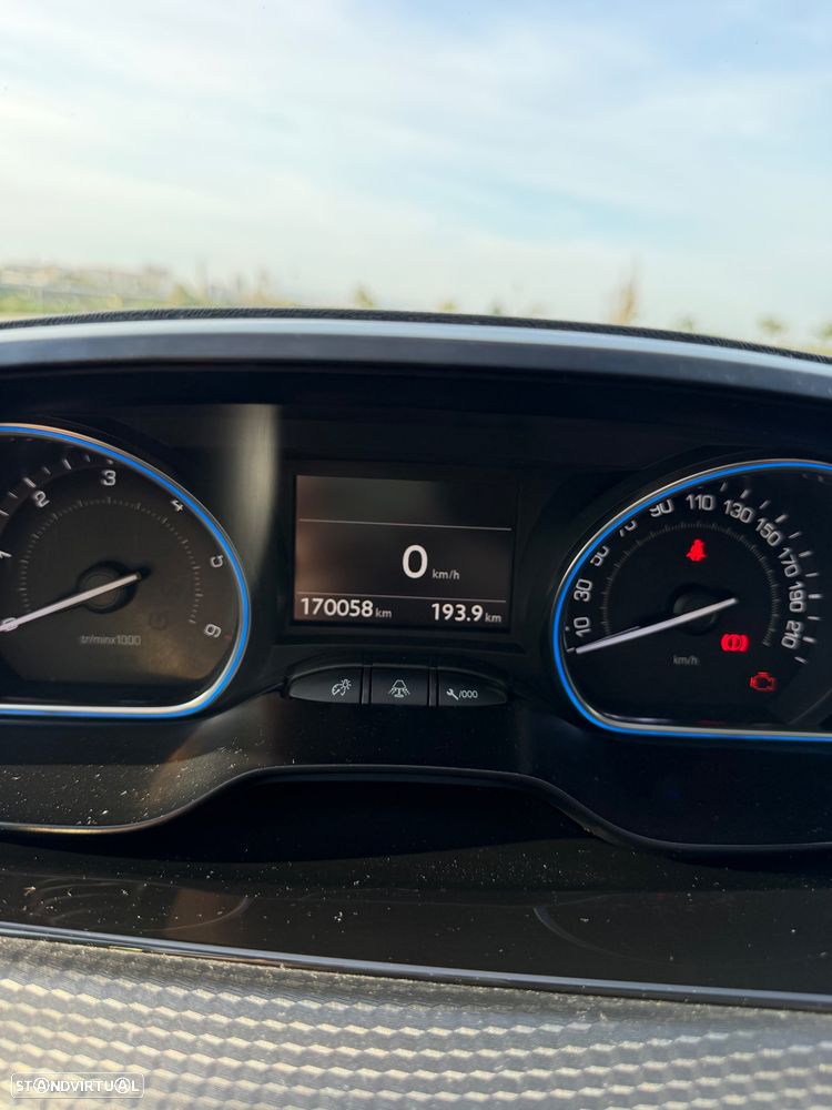 Peugeot 2008 1.6 e-HDi Allure - 4