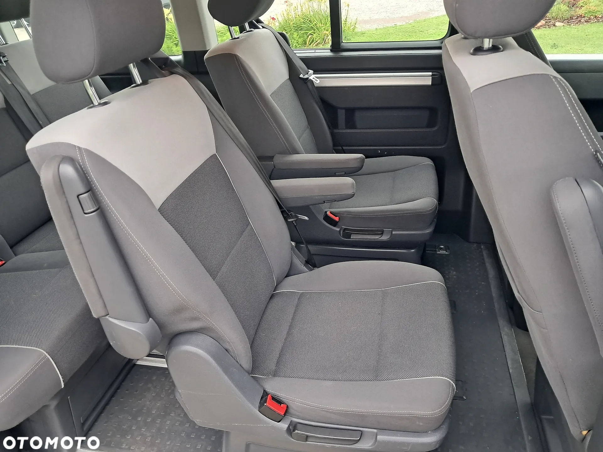 Volkswagen Multivan - 13