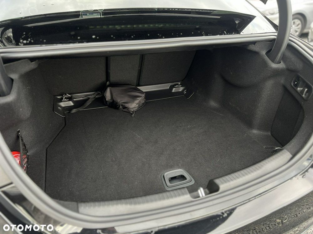 Mercedes-Benz Klasa C 180 mHEV Avantgarde - 40