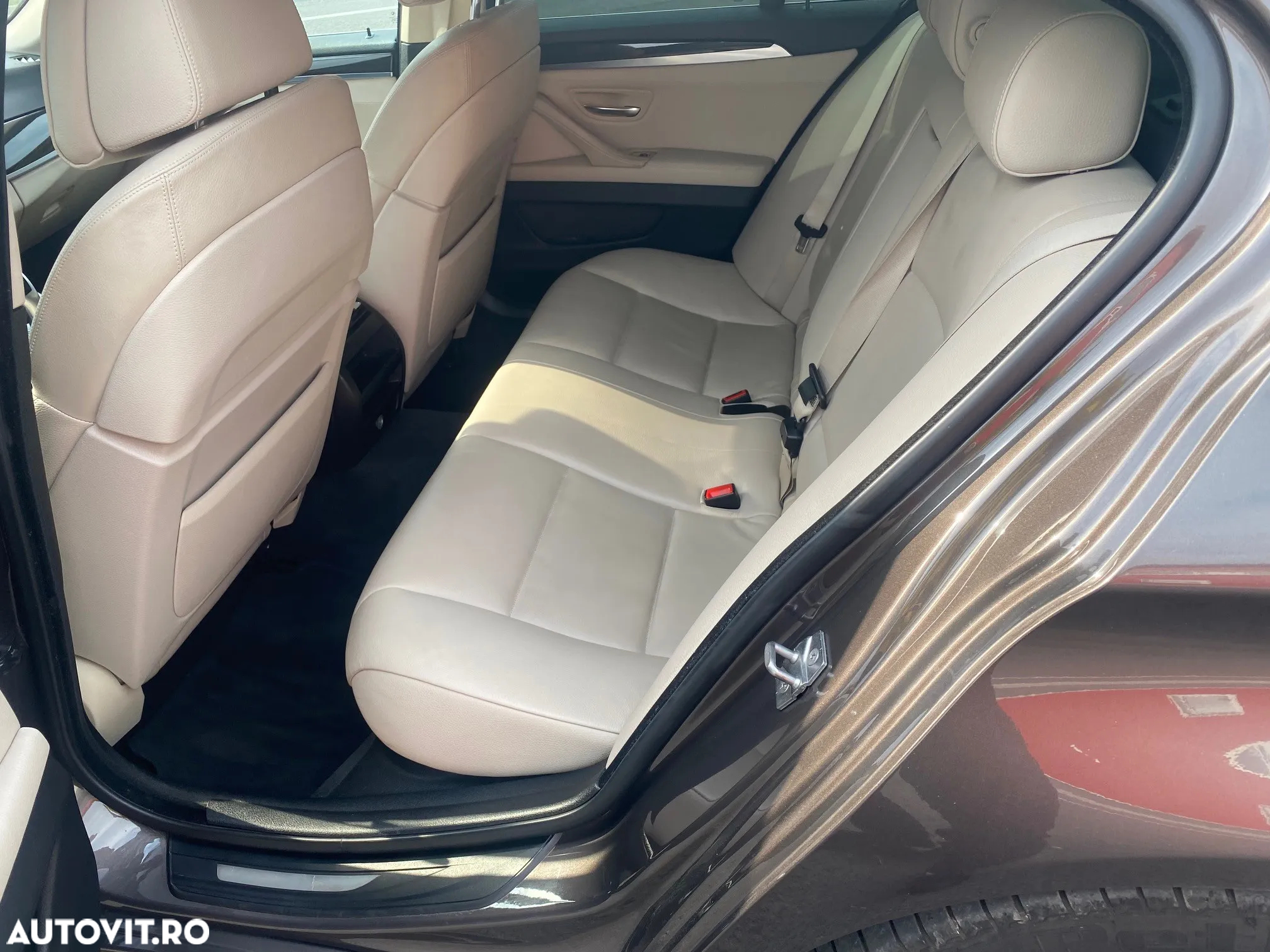 BMW Seria 5 525d xDrive - 9