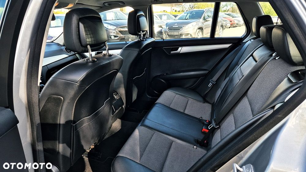 Mercedes-Benz Klasa C 180 BlueEFFICIENCY 7G-TRONIC Avantgarde - 33