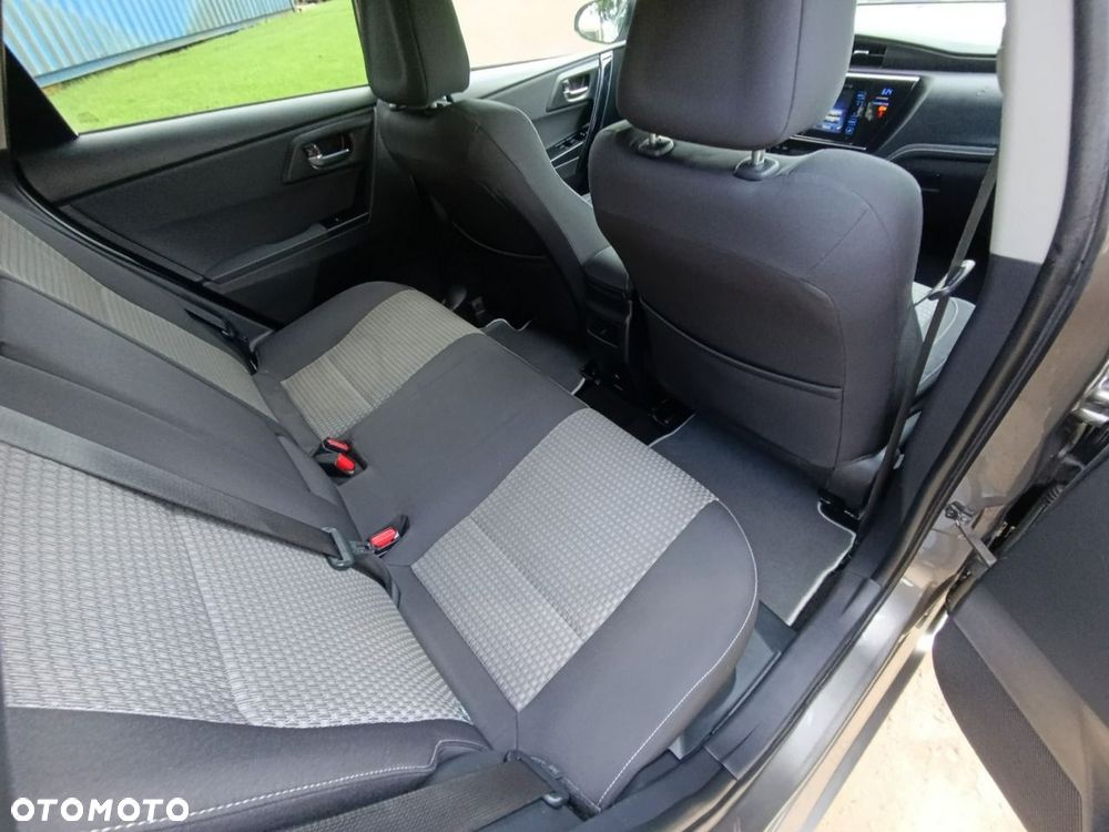 Toyota Auris - 14