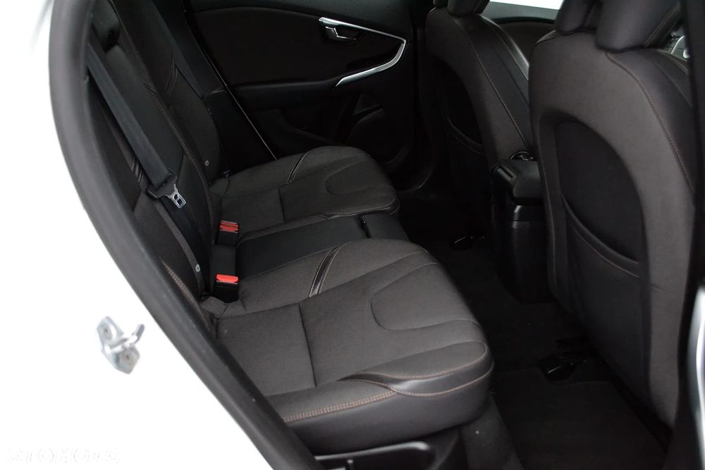Volvo V40 Cross Country D2 Momentum - 11