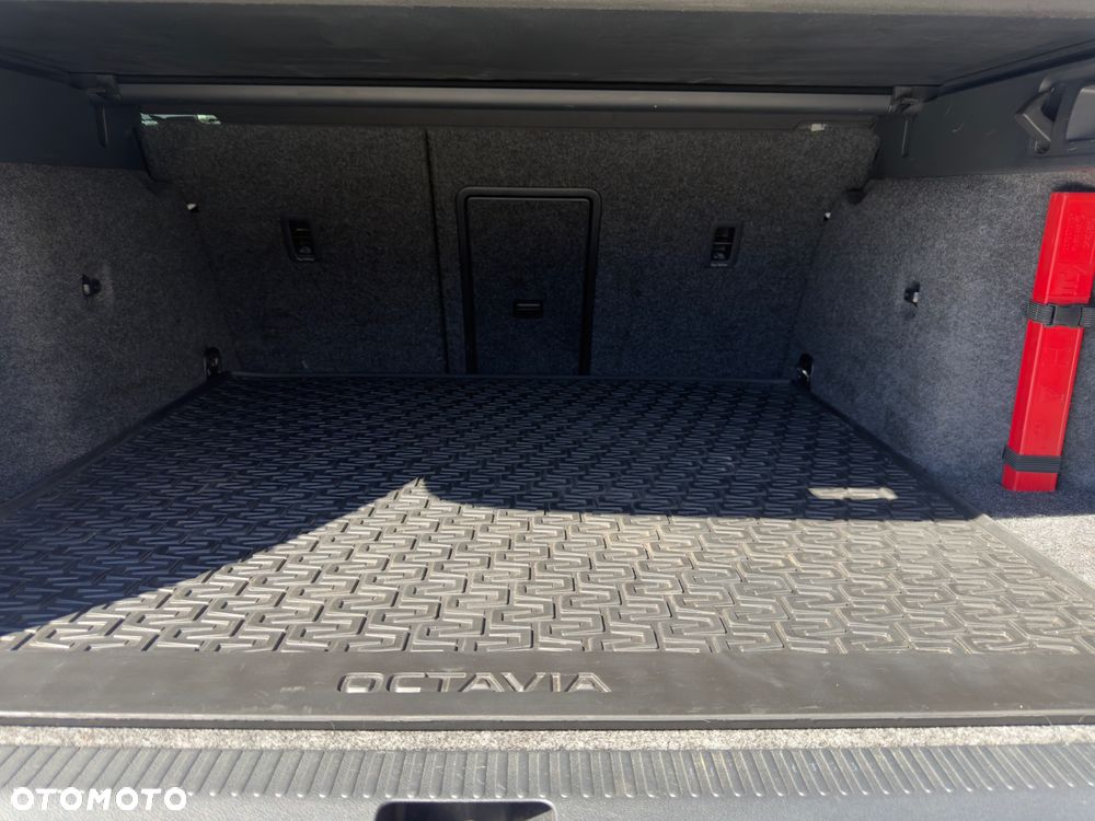 Skoda Octavia 2.0 TDI DSG RS - 20