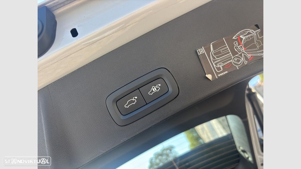 Volvo XC 40 Recharge Core - 17