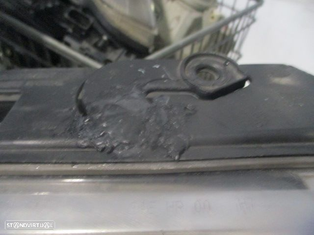 Farol 3B0941016A VW PASSAT 4 BREAK (3B) PHASE 2 2001 1.9TDI  130CV 5P CINZENTO DRT H7 + H7 HELLA  APOIO DANIFICADO - 2