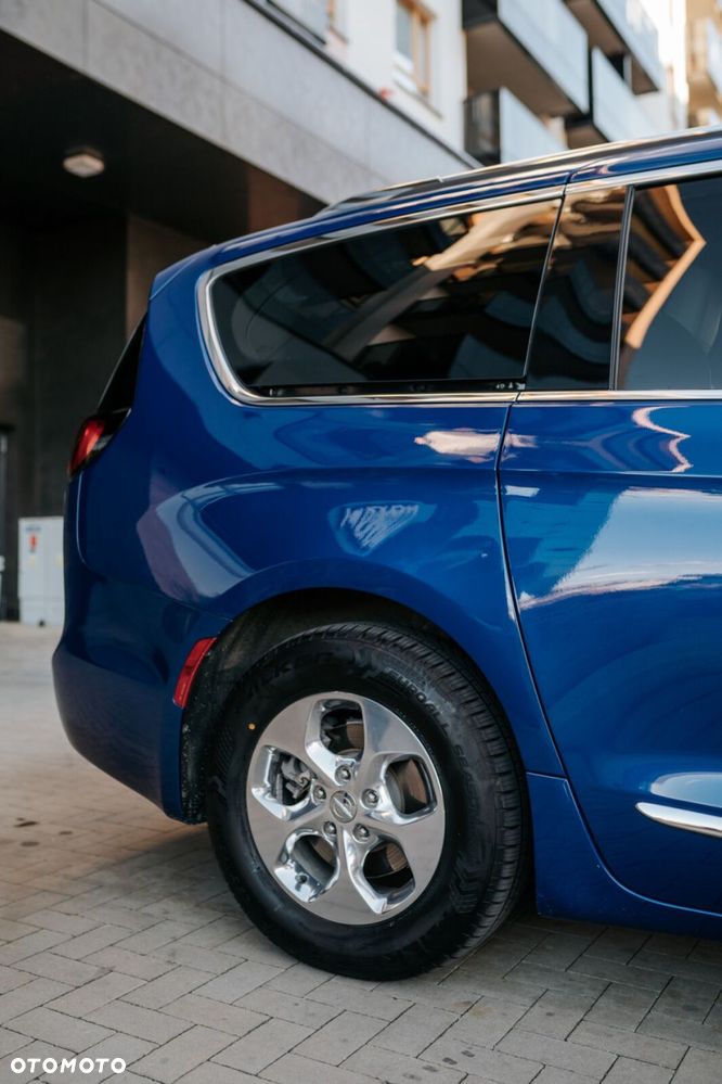 Chrysler Pacifica - 15
