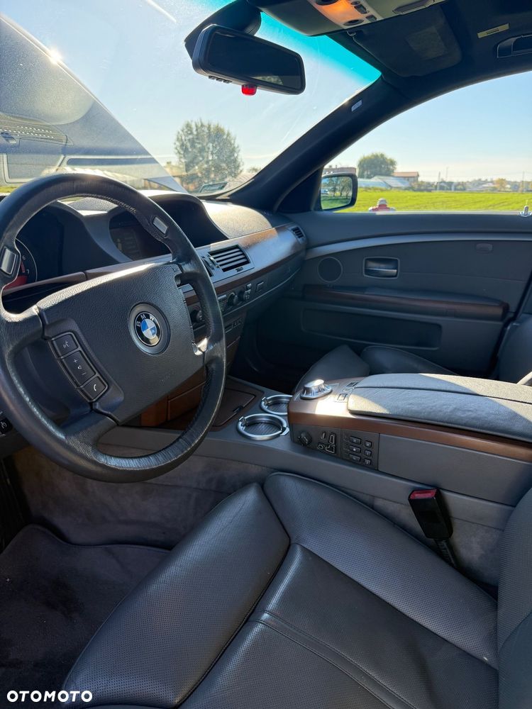 BMW Seria 7 745i L - 8