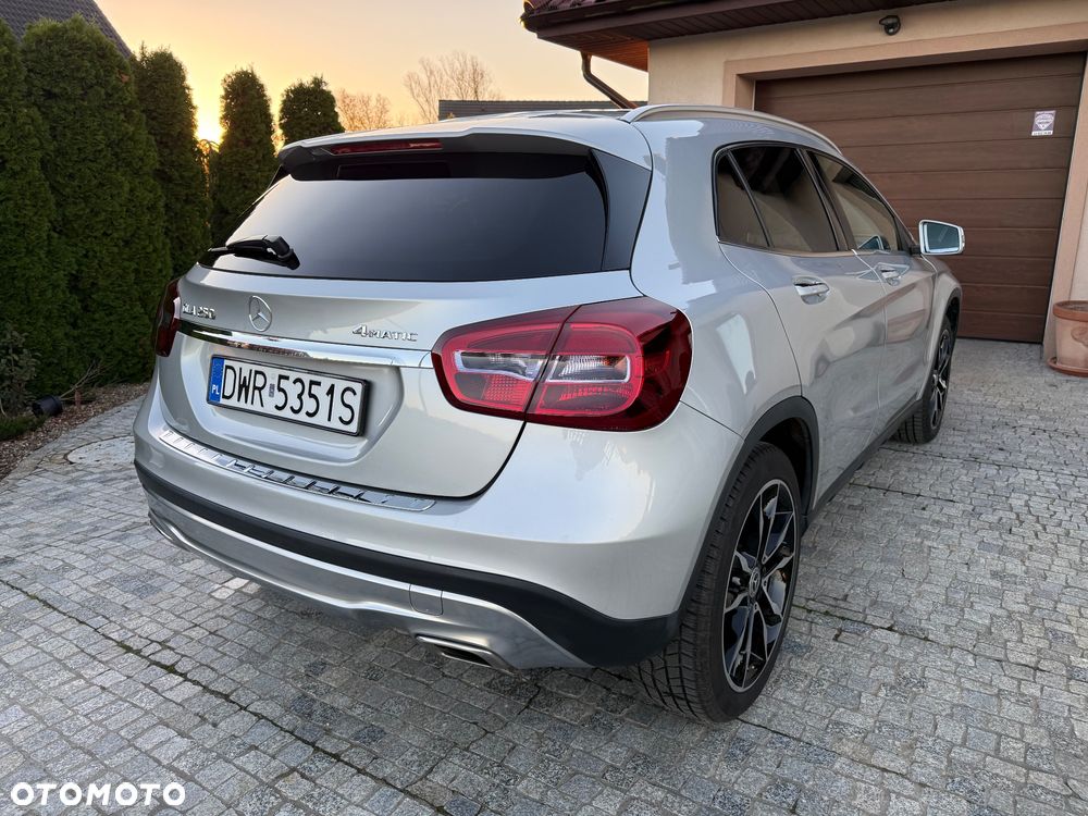Mercedes-Benz GLA 250 4-Matic - 9