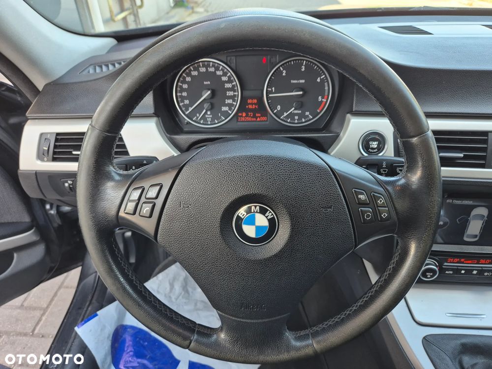 BMW Seria 3 320d - 33