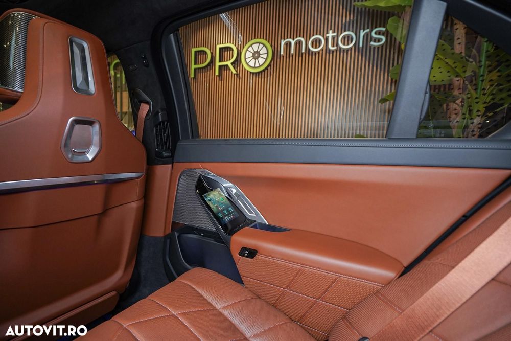 BMW Seria 7 740d xDrive MHEV - 28