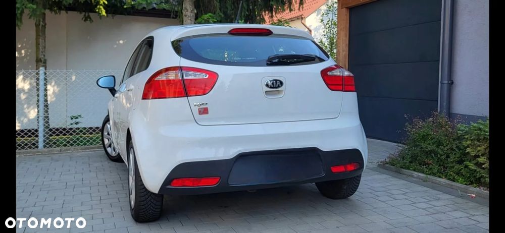 Kia Rio 1.4 L - 9