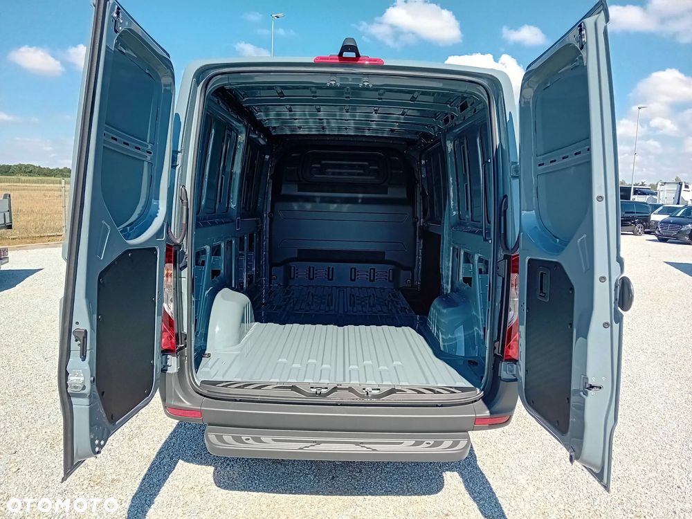 Mercedes-Benz Sprinter - 12