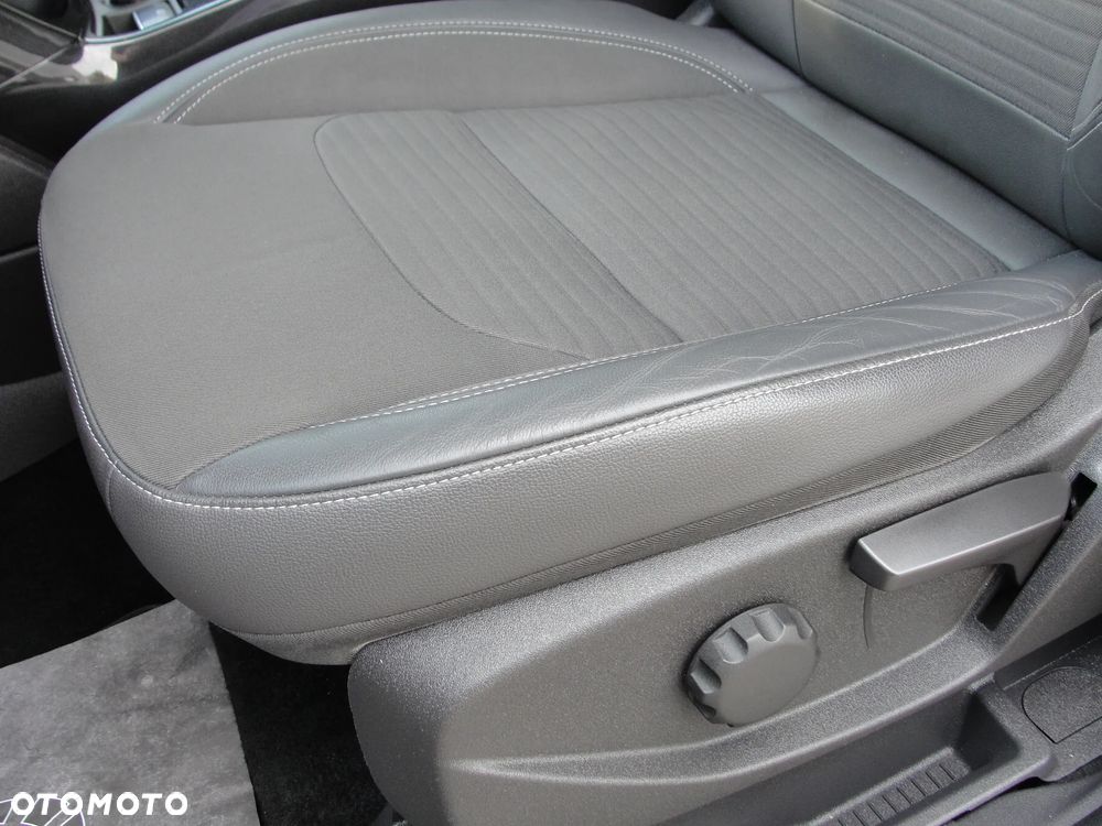 Ford Kuga 1.5 EcoBlue TITANIUM - 24