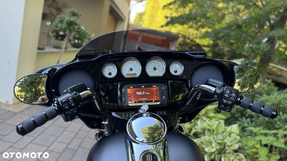 Harley-Davidson Touring Street Glide - 10