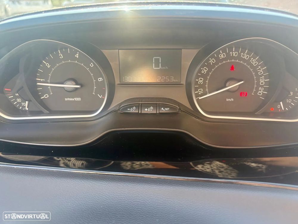 Peugeot 208 1.2 PureTech Style - 13