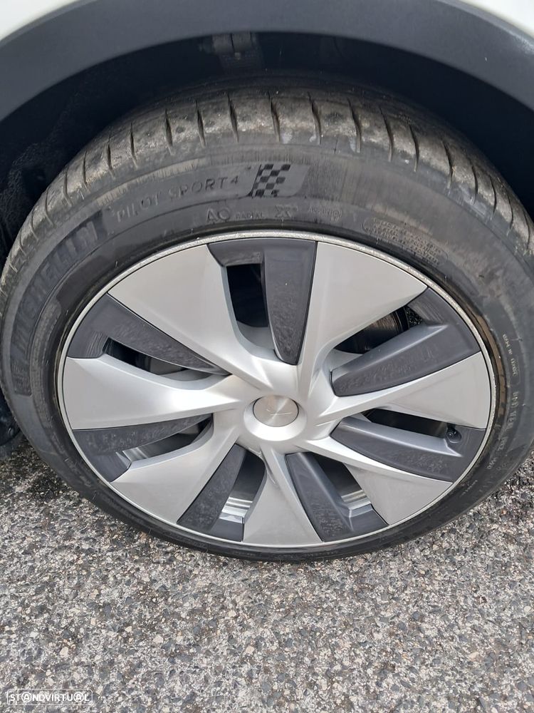 Tesla Model Y Long Range Dual Motor AWD - 13