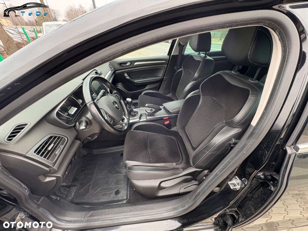 Renault Megane ENERGY TCe 130 Start & Stop Paris Business - 20