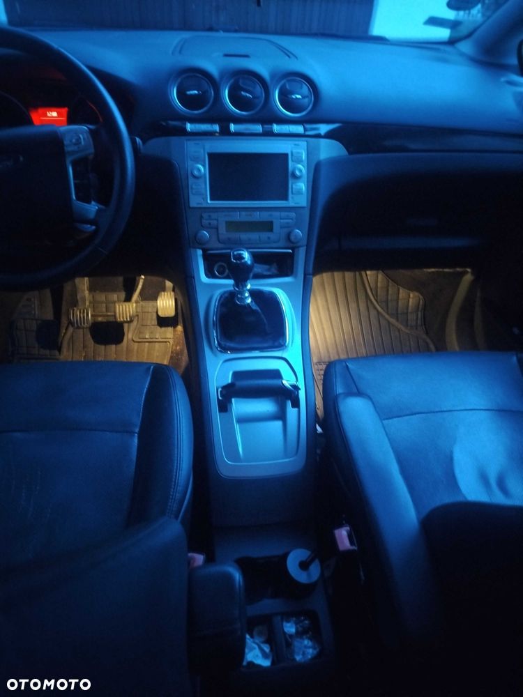 Ford Galaxy - 8