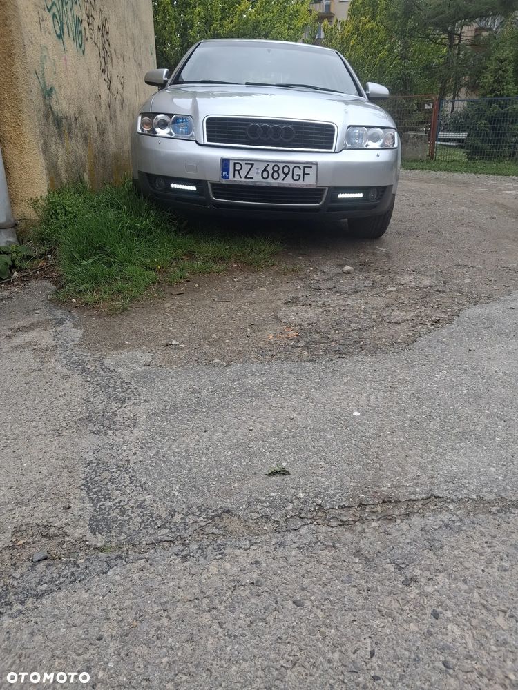 Audi A4 Limousine - 8