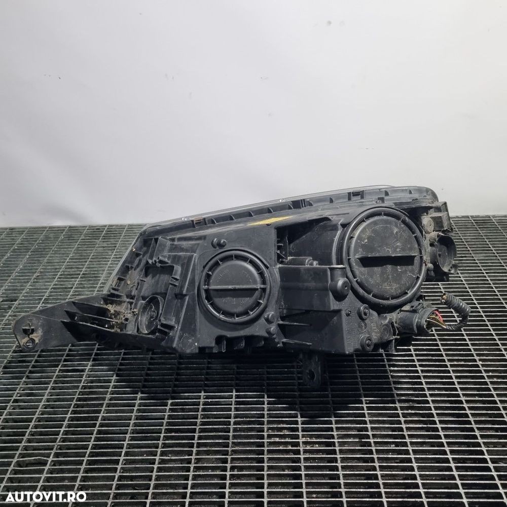 Far Dreapta Skoda Yeti Facelift 2013 - 2017 SUV 4 Usi (1375) Fara xenon 305237220 - 2