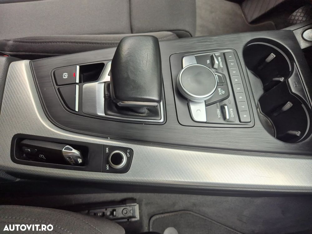 Audi A4 Limuzina 40 TFSI S tronic S line - 25