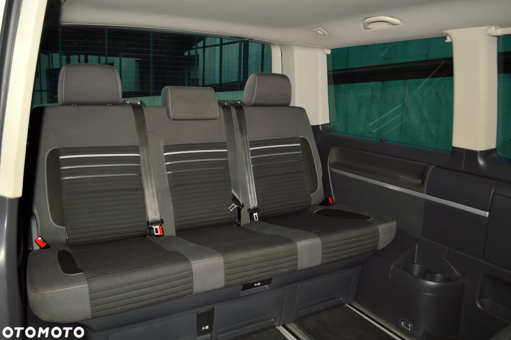 Volkswagen Multivan - 13