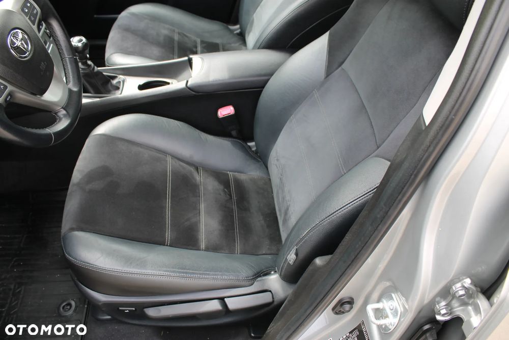 Toyota Avensis 1.8 Premium - 13