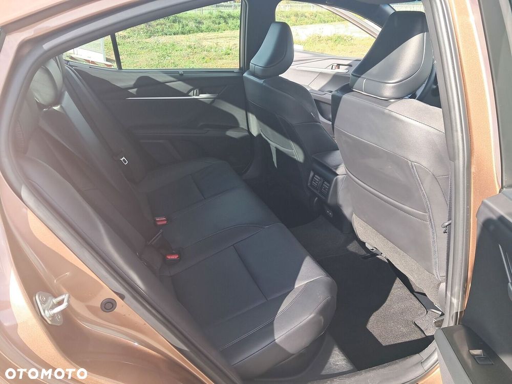 Toyota Camry - 19