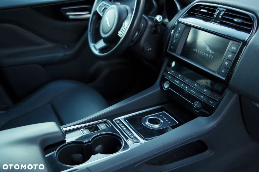 Jaguar F-Pace 35t AWD Prestige - 7
