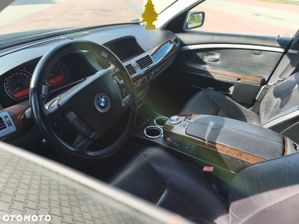 BMW Seria 7 745i - 9