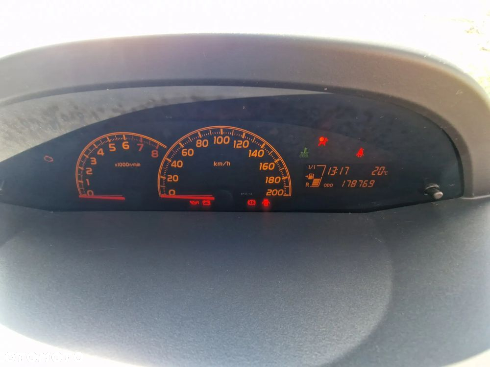 Toyota Yaris 1.33 Luna - 8