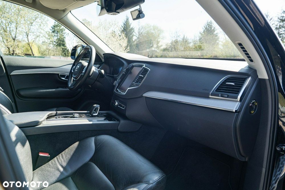 Volvo XC 90 - 23