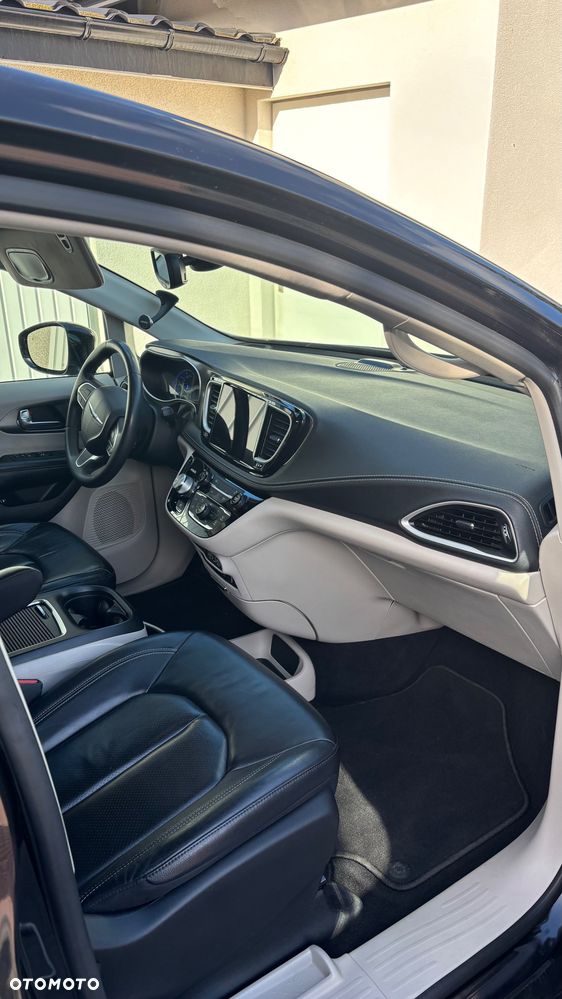 Chrysler Pacifica - 15